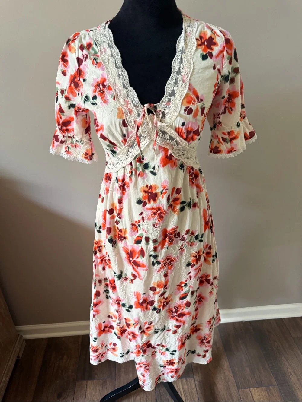 Sam Edelman Floral Lace-Trim Embroidered Midi Dress in Cream and Coral XSmall
